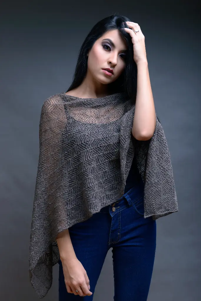 [01-074D] Capa "Yermo" de Baby Alpaca (Negro)