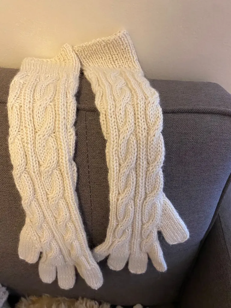 [20-001] Guantes (tejido a mano)