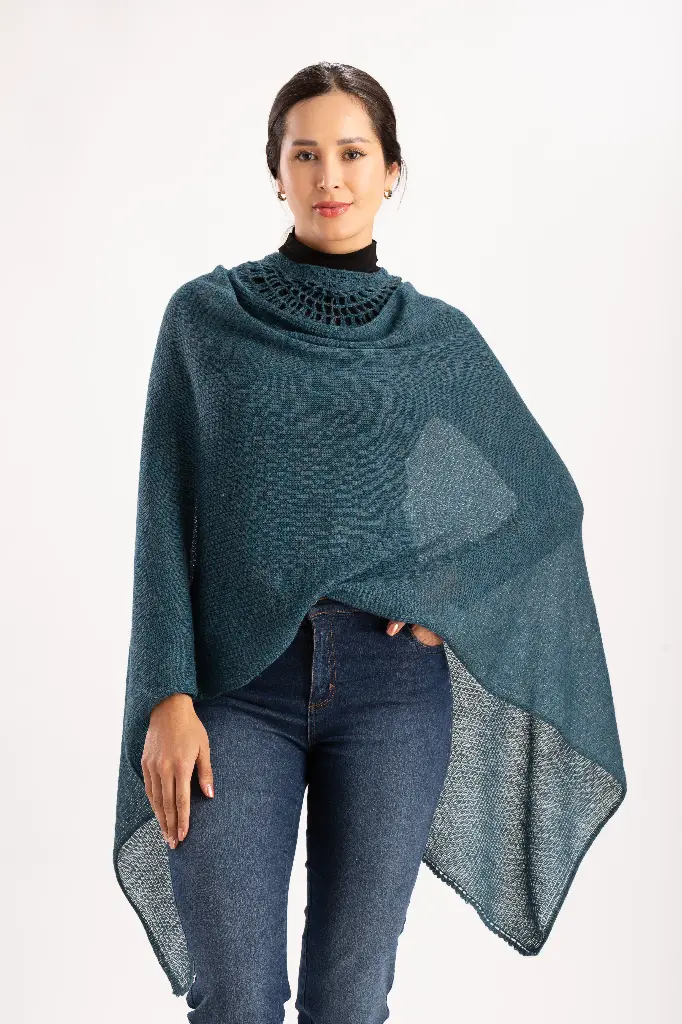 [01-029A] Capa "Espacios mágicos" de Baby Alpaca (Negro)