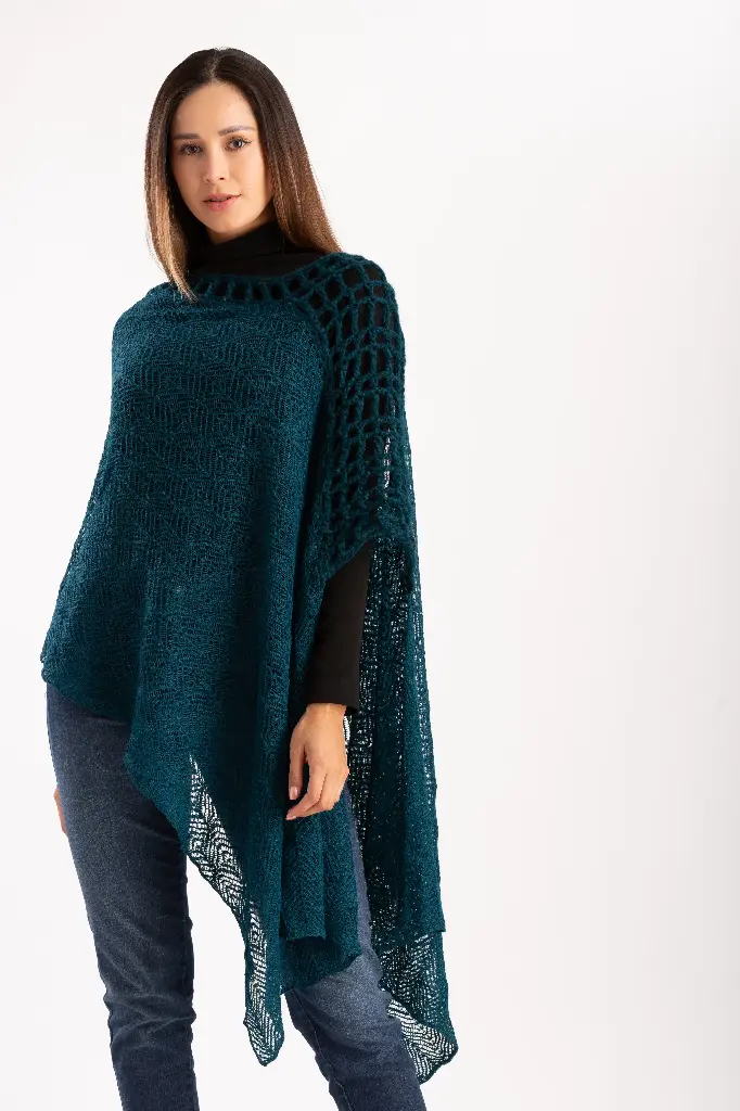 [01-092A] Capa con panel calado y detalles a mano tejidos a crochet (Negro)