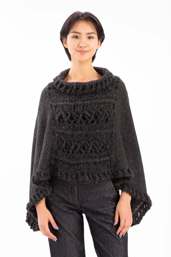 [01-005A] Capa de alpaca con tramado en pecho (Grafito)