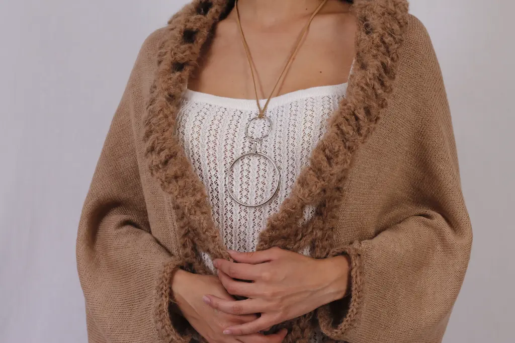 Collar "Sagrado" con argolla metalica 