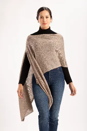 Capa "Huito" con detalle triagular en espalda