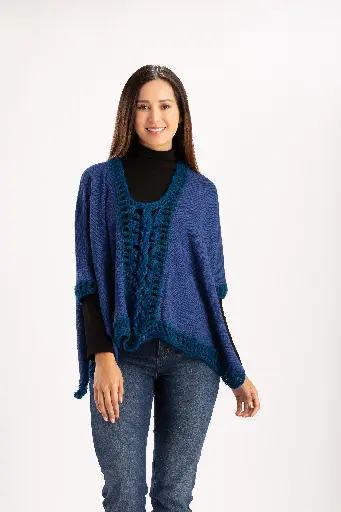 [02-033] Poncho con dos paneles jersey y detalles en pujpu y mezclas finas