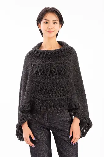[01-005A] Capa de alpaca con tramado en pecho