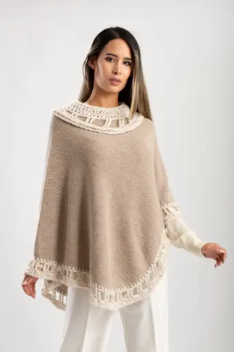 [02-020A] Poncho con detalle en cuello 