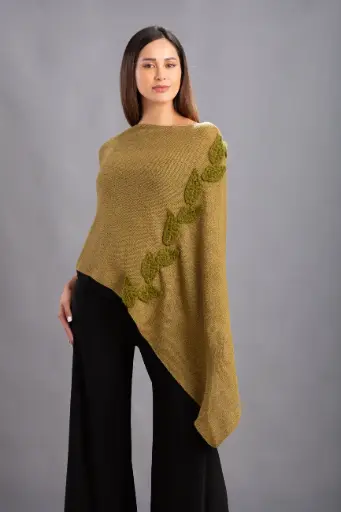 [02-031A] Poncho con detalle de hojas a mano 