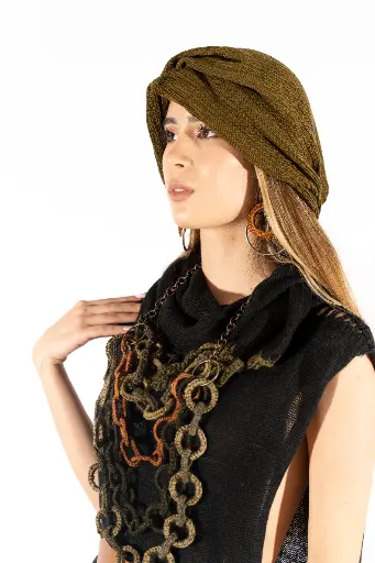 [19-005A] Gorra "Orgullo" acanalada recogida en parde delantera 