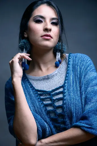 [23-003A] Aretes pompones colgantes